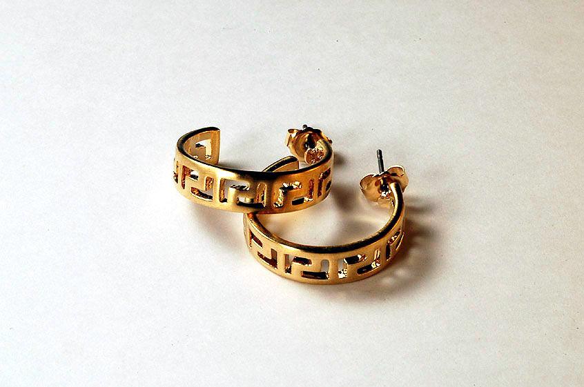 Etruscan classic earrings with 22 carat gold plating.