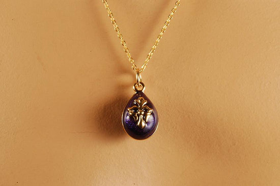 Russian pendant with French lily on Fabergé egg in blue lapis